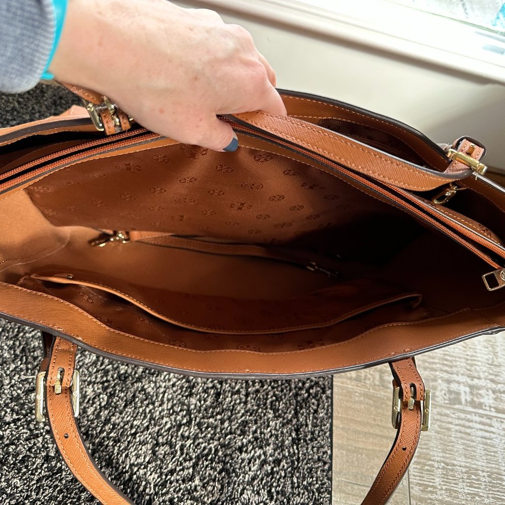 Tory Burch LARGE Saffiano Tote - Picture 4 of 4